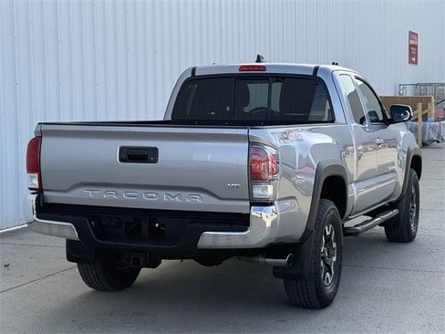 Used 2021 Toyota Tacoma TRD Off-Road w/ TRD Premium Off Road Package image 4