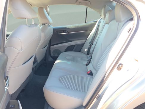 Used 2019 Toyota Camry SE FWD image 10