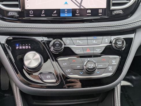 New 2026 Chrysler Pacifica Limited FWD image 22