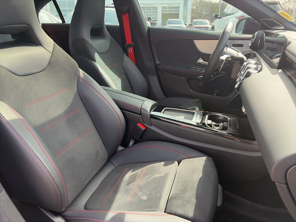 Used 2025 Mercedes-Benz CLA 35 AMG 4MATIC image 29