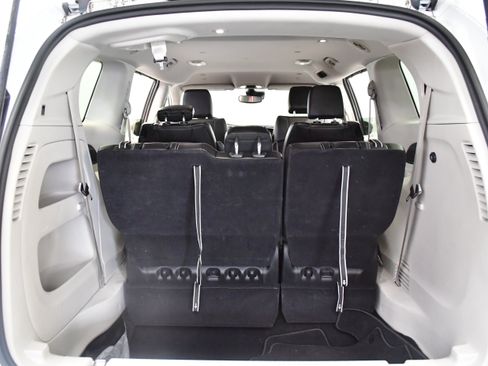 Used 2024 Chrysler Pacifica Touring-L FWD image 8
