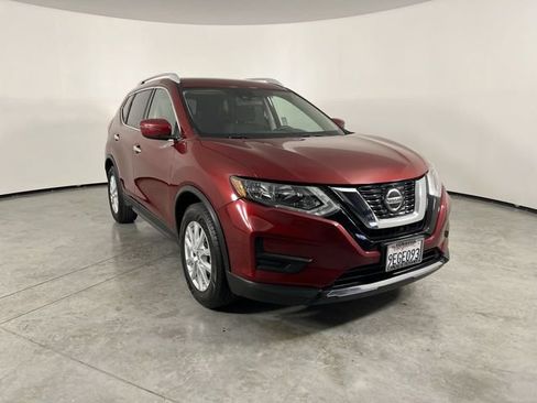 Used 2020 Nissan Rogue SV FWD image 2