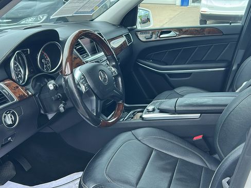 Used 2015 Mercedes-Benz GL 550 4MATIC image 25