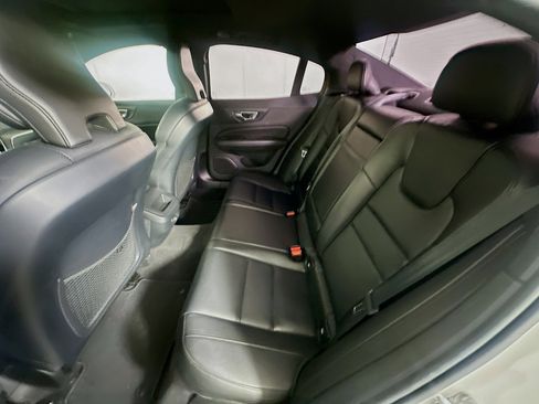Used 2020 Volvo S60 T5 Momentum image 25