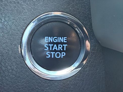 Used 2019 Toyota Highlander XLE FWD image 27