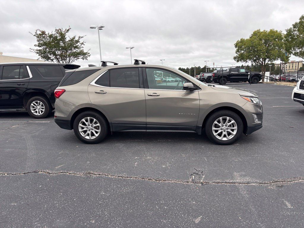 Used 2018 Chevrolet Equinox LT FWD image 2
