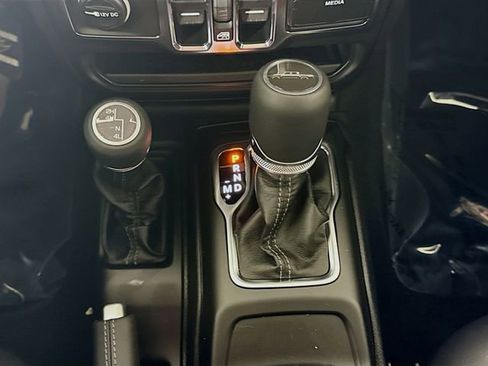 New 2025 Jeep Gladiator Sport image 16