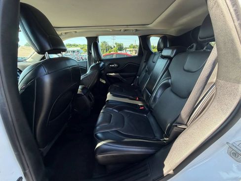 Used 2021 Jeep Cherokee Limited AWD/4WD image 12