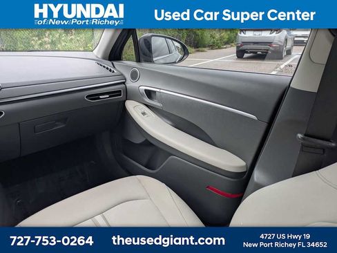 Used 2023 Hyundai Sonata SE w/ Preferred Accessory Package FWD image 16