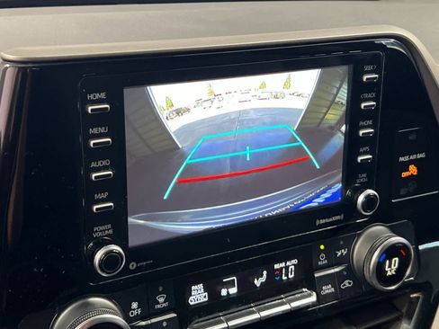 Used 2022 Toyota Highlander L image 20