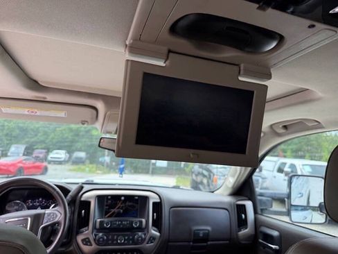 Used 2015 GMC Sierra 2500 Denali w/ Duramax Plus Package AWD/4WD image 17