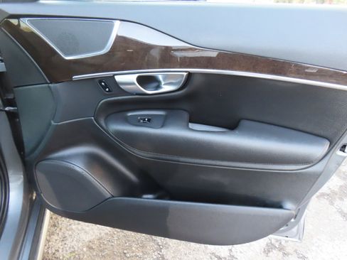 Used 2018 Volvo XC90 T6 Momentum w/ Convenience Package image 19