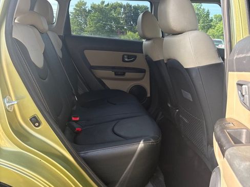 Used 2013 Kia Soul ! w/ Premium Pkg FWD image 12