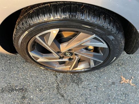 Used 2025 Hyundai Elantra SEL image 30