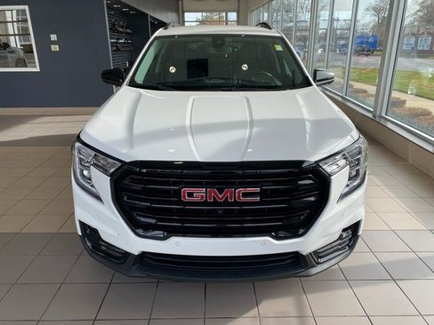 Used 2022 GMC Terrain SLT w/ Tech Package image 3