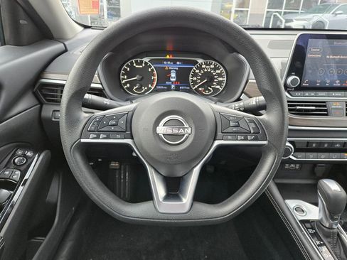 Used 2023 Nissan Altima 2.5 SV image 14