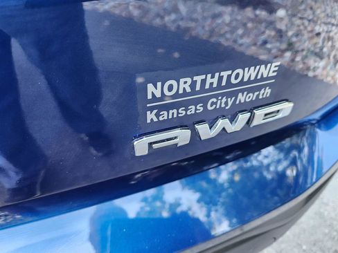 Used 2023 GMC Terrain SLE w/ Driver Convenience Package image 19