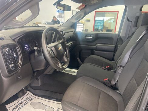 Used 2019 Chevrolet Silverado 1500 Custom w/ Custom Value Package image 5