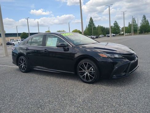 Used 2024 Toyota Camry SE FWD image 2