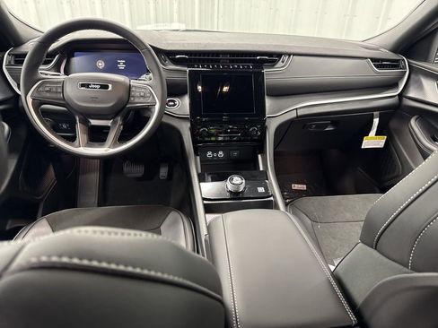 New 2025 Jeep Grand Cherokee L Altitude image 14
