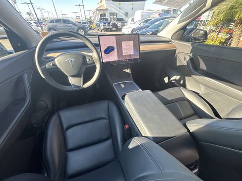 Used 2022 Tesla Model Y Long Range image 19