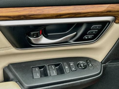 Used 2018 Honda CR-V Touring image 16
