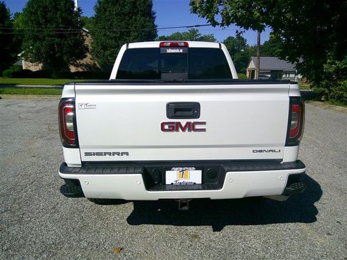 Used 2016 GMC Sierra 1500 Denali w/ Denali Ultimate Package AWD/4WD image 4