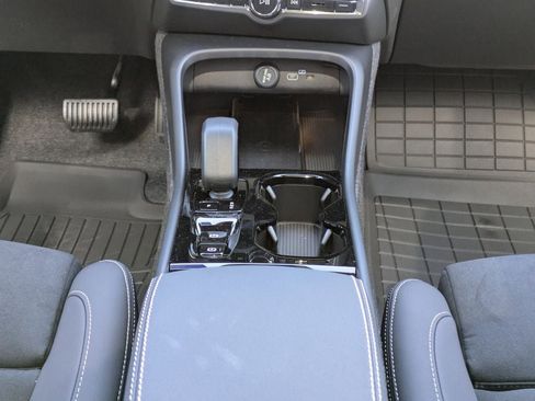 New 2026 Volvo XC40 B5 Ultra w/ Protection Package Premier image 23