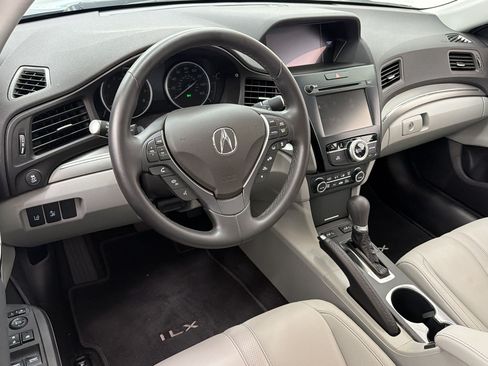 Used 2022 Acura ILX w/ Premium Package FWD image 4