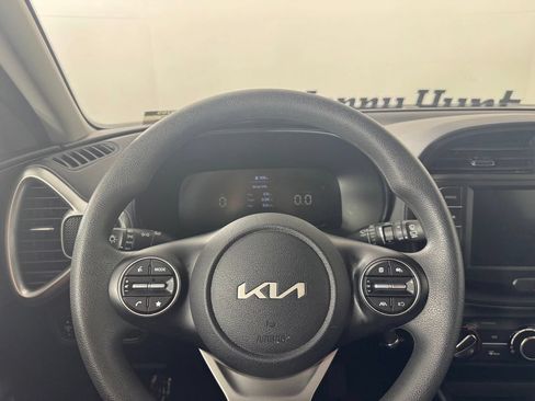 Used 2025 Kia Soul LX FWD image 14