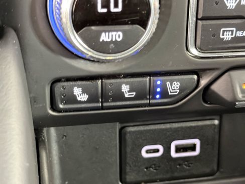 Certified 2023 GMC Yukon AT4 w/ LPO, Floor Liner Package AWD/4WD image 32