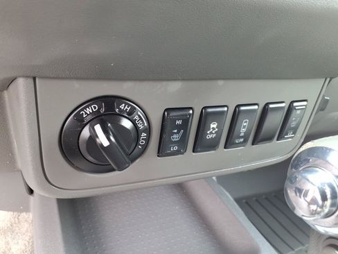 Used 2016 Nissan Frontier SV w/ SV Value Truck Package AWD/4WD image 17