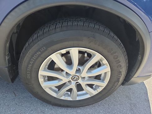 Used 2020 Nissan Rogue SV FWD image 2