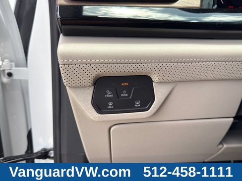 Used 2025 Volkswagen Atlas SE w/ Panoramic Sunroof Package FWD image 27
