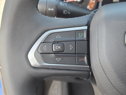 Used 2025 Jeep Compass Latitude image 17