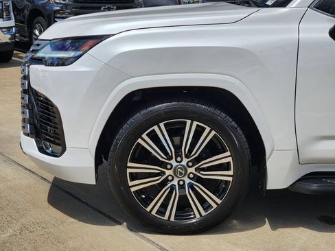 Used 2023 Lexus LX 600 4WD w/ Luxury Package image 8