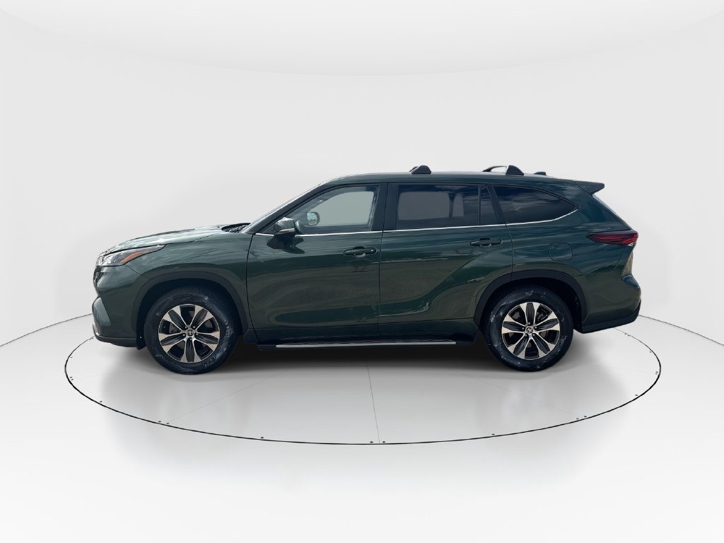 Used 2025 Toyota Highlander XLE FWD image 5