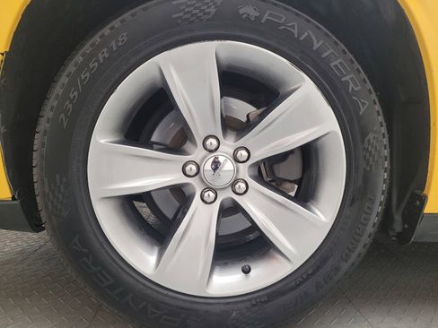 Used 2018 Dodge Challenger SXT image 31