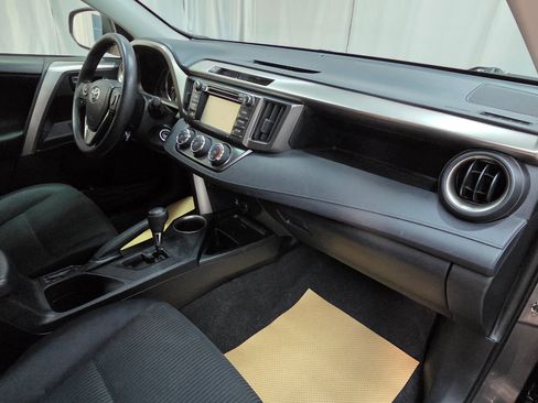 Used 2015 Toyota RAV4 LE image 18