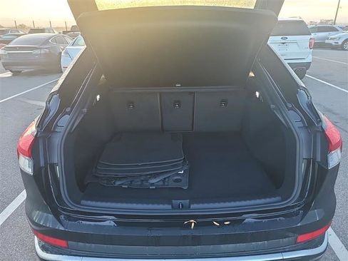 Used 2025 Audi Q4 e-tron Premium Plus w/ Premium Plus image 8