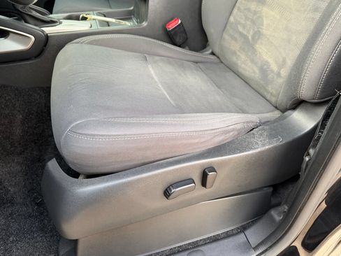 Used 2023 Nissan Frontier SV w/ SV Convenience Package RWD image 30