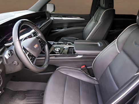 Certified 2025 Cadillac Escalade Sport w/ Touring Package AWD/4WD image 9