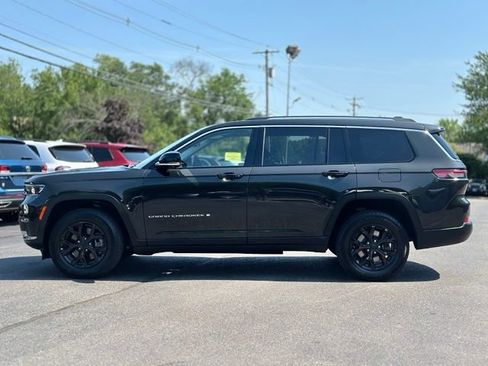 Used 2023 Jeep Grand Cherokee L Limited w/ Luxury Tech Group II AWD/4WD image 2