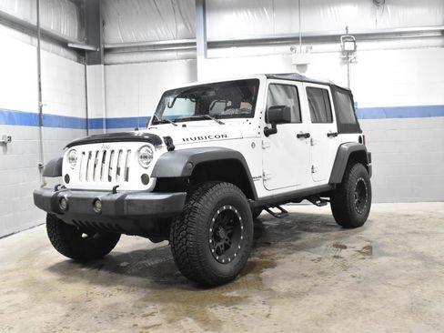 Used 2015 Jeep Wrangler Unlimited Rubicon w/ Connectivity Group image 2