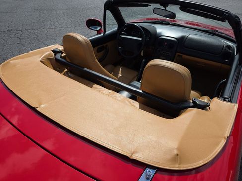 Used 1994 MAZDA MX-5 Miata RWD image 7