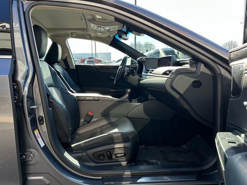 Used 2019 Lexus ES 300h w/ Luxury Package image 33