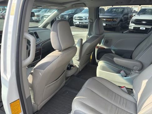 Used 2013 Toyota Sienna Limited w/ Premium Pkg FWD image 24