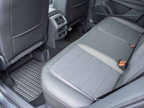 Used 2024 Volkswagen Taos SE image 25