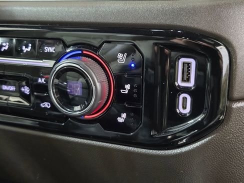 Used 2022 Chevrolet Silverado 1500 LTZ image 30