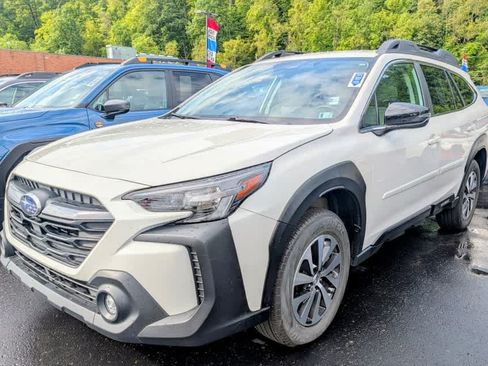 Used 2025 Subaru Outback Premium AWD/4WD image 3
